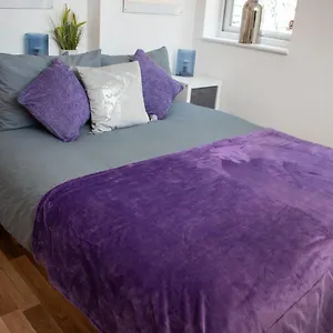 121 - Apartment, Terrace & Full Kitchen - Airport & Train Shuttle , Bishop's Stortford Royaume-Uni